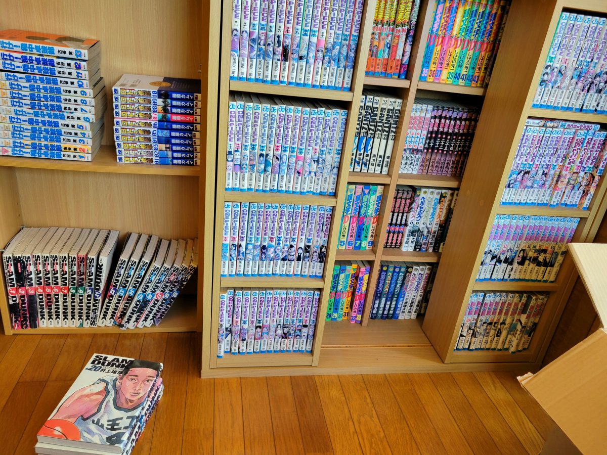 飯塚市にて、漫画本セット・ゲームソフト・DVD・ゲーム攻略本などを