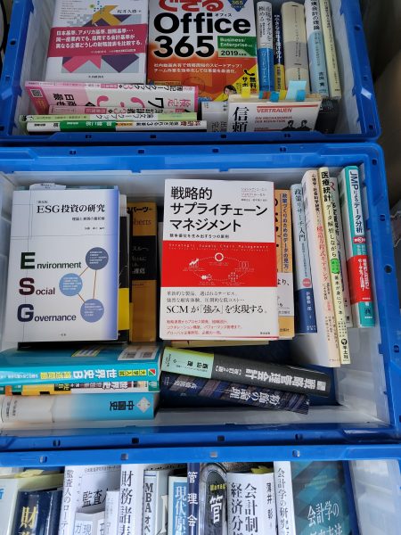 飯塚市と福岡市（東区・博多区）にて、Web専門書・経済学・ゲームなどを出張買取。